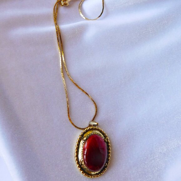 Ladies Stunning Red Stone Pendant Necklace - Picture 1 of 4